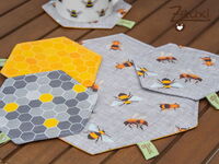Zeuxl | Bienen Mug Rugs